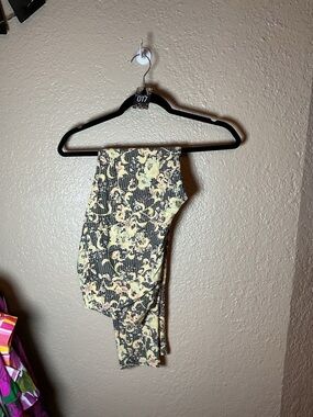 Lularoe Leggings Women’s Size TC Tall & Curvy Fits Sizes 12-18 Yellow Floral